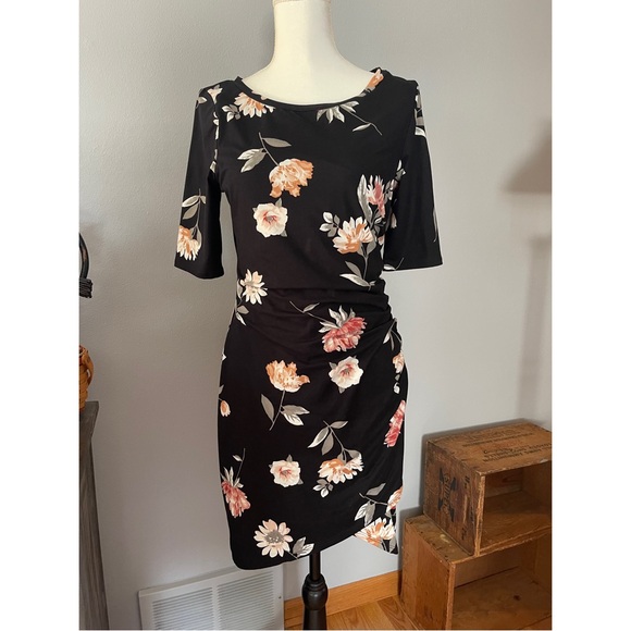 Soprano Dresses & Skirts - Floral dress